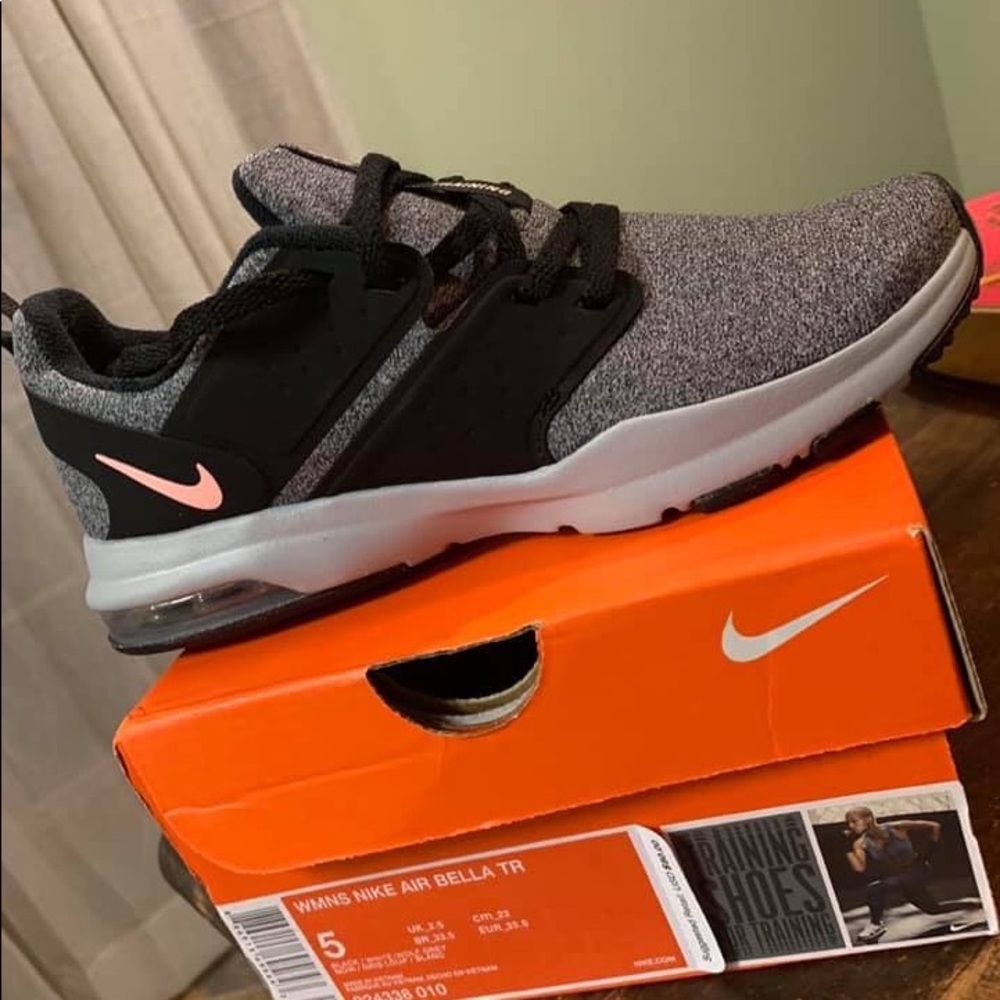 Nike tennis shoes women’s size 5